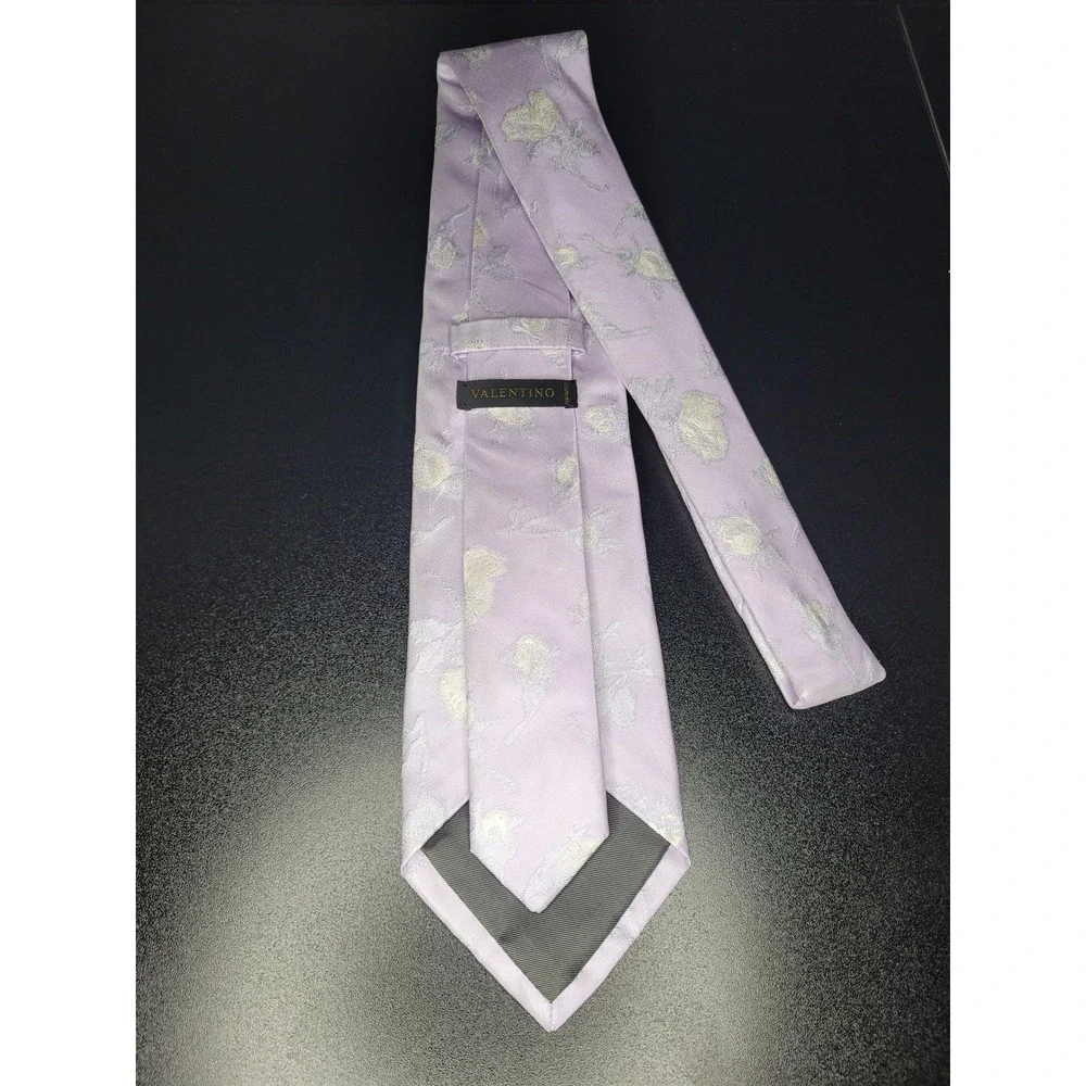 Valentino Men's Necktie Lavender Floral Silk 3.75 x 58 Excellent